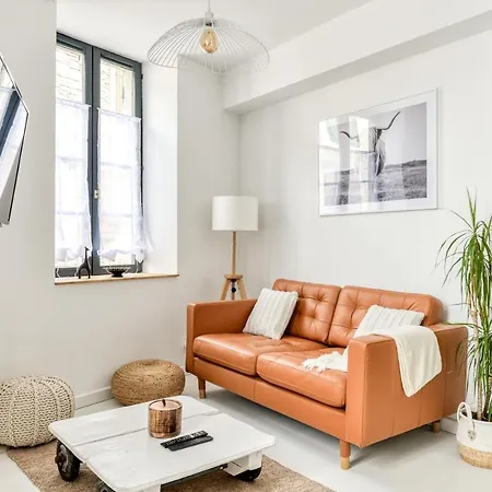Apartment Les De Laure - L'or Blanc, Avec Vue Sur Le Chateau, Climatisation, A 160 M De La Cite Medievale