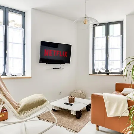 Apartment Les De Laure - L'or Blanc, Avec Vue Sur Le Chateau, Climatisation, Netflix, A 160 M De La Cite Medievale