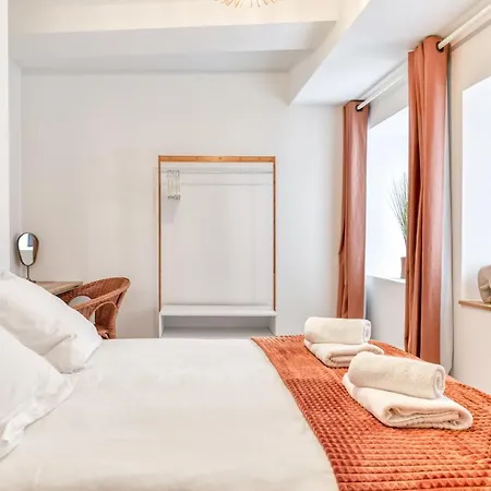 Apartment Les De Laure - L'or Blanc, Avec Vue Sur Le Chateau, Climatisation, A 160 M De La Cite Medievale Carcassonne